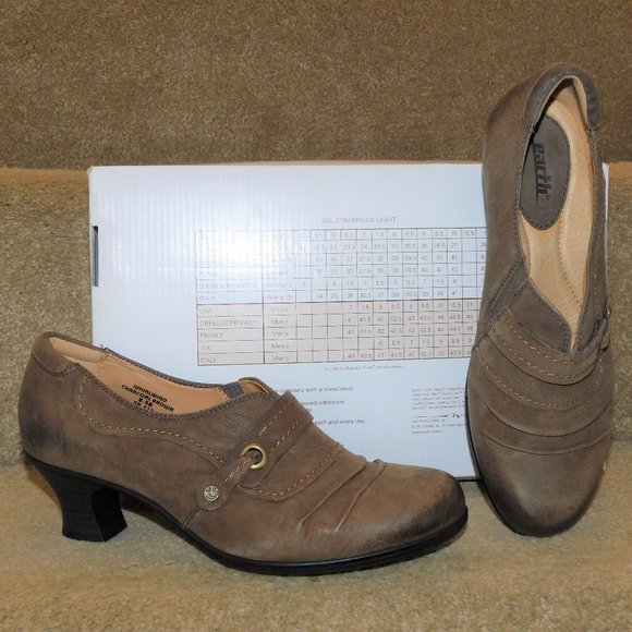 NIB $120 EARTH Charcoal Brown Whirlwind Heels 8 1/2 B M - Picture 2 of 4